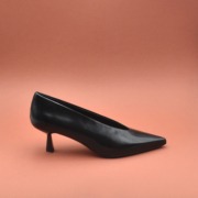 DECOLLETE CON SCOLLO A V IN NAPPA NERA