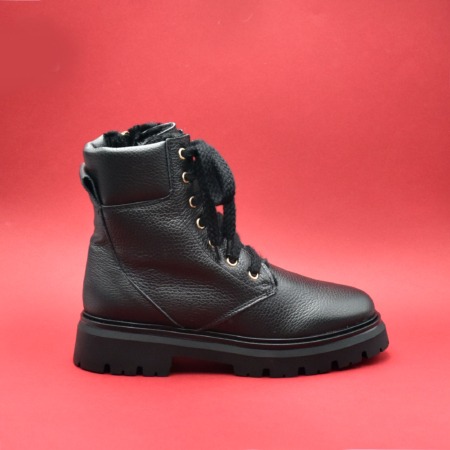 BIKER IN PELLE MARTELLATA