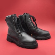 BIKER IN PELLE MARTELLATA