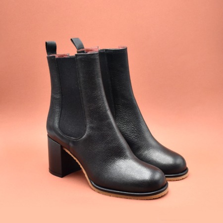 STIVALETTO IN PELLE DI AGNELLO NERO