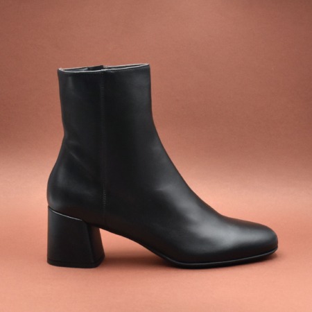 TRONCHETTO IN MORBIDA NAPPA NERA